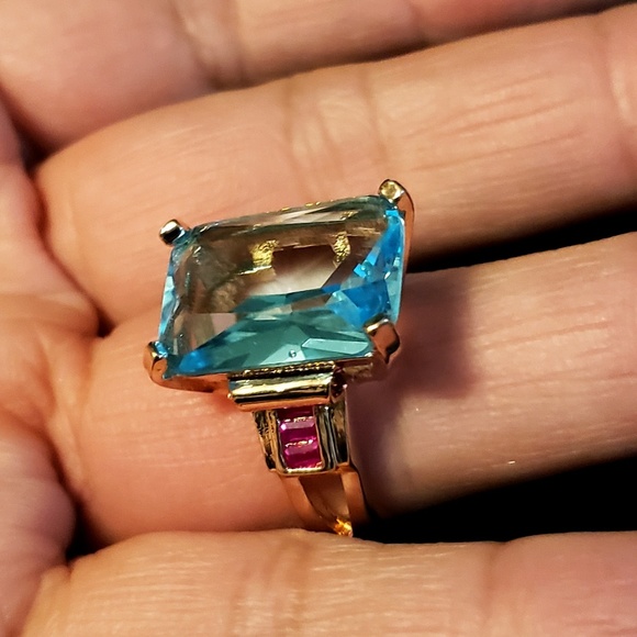 Big CZ Cubic Zircon Stone w/ Rose Gold Color Ring - Picture 2 of 5